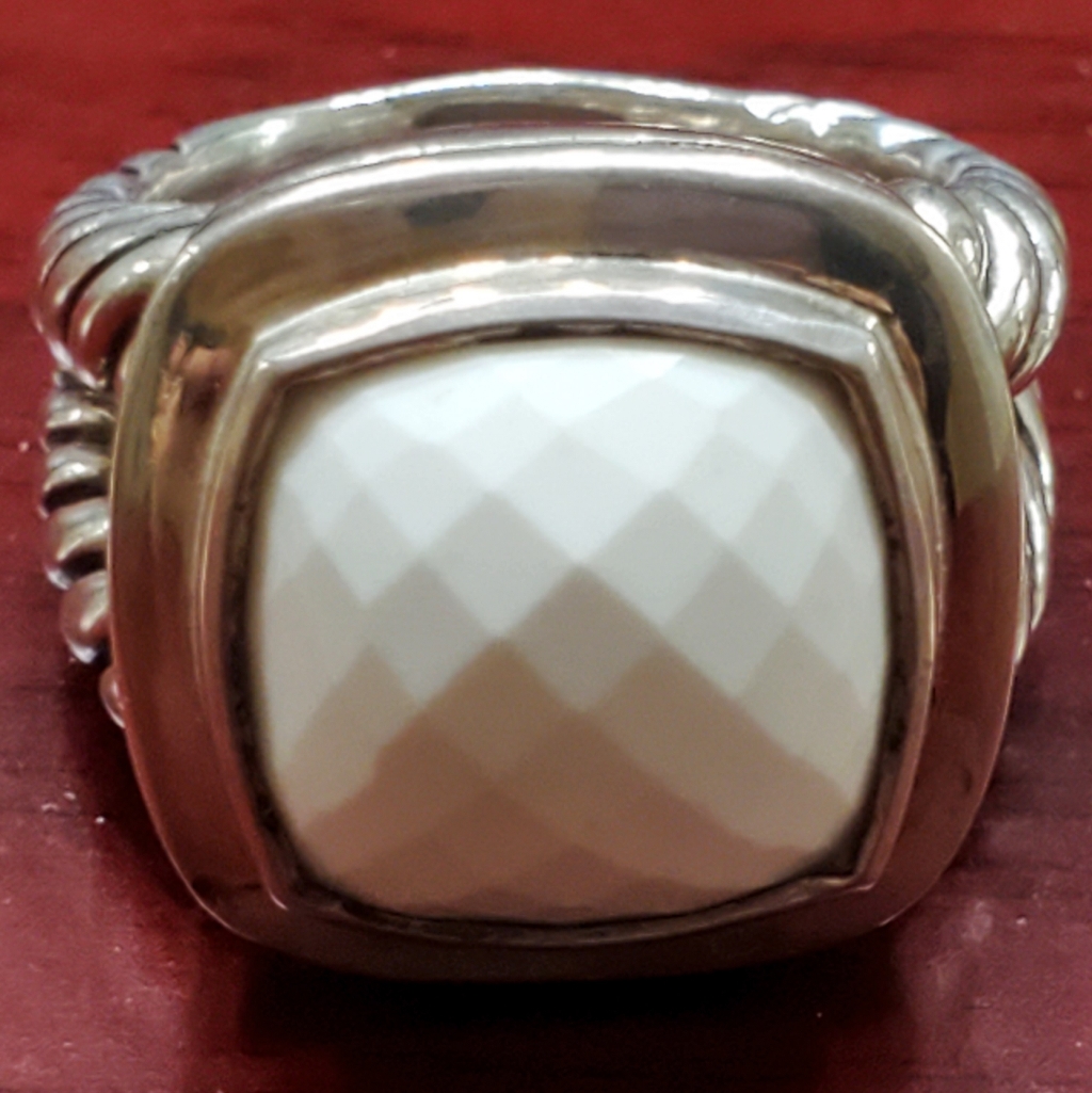 Dy White Agate Albion Ring